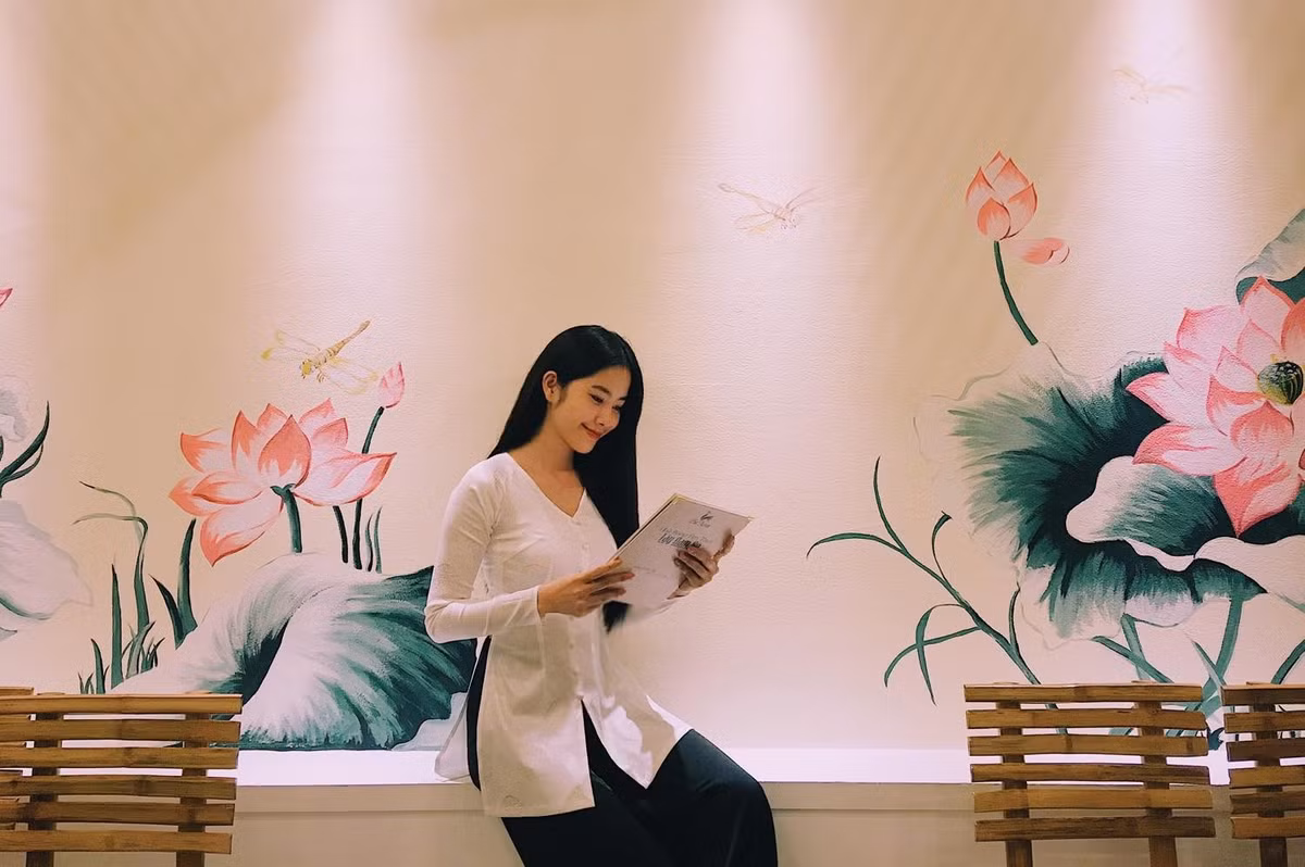 Thời gian gần đây, những lần đi diễn của Nam Em liên tục trở thành tâm điểm chú ý vì nhiều lý do khác nhau.