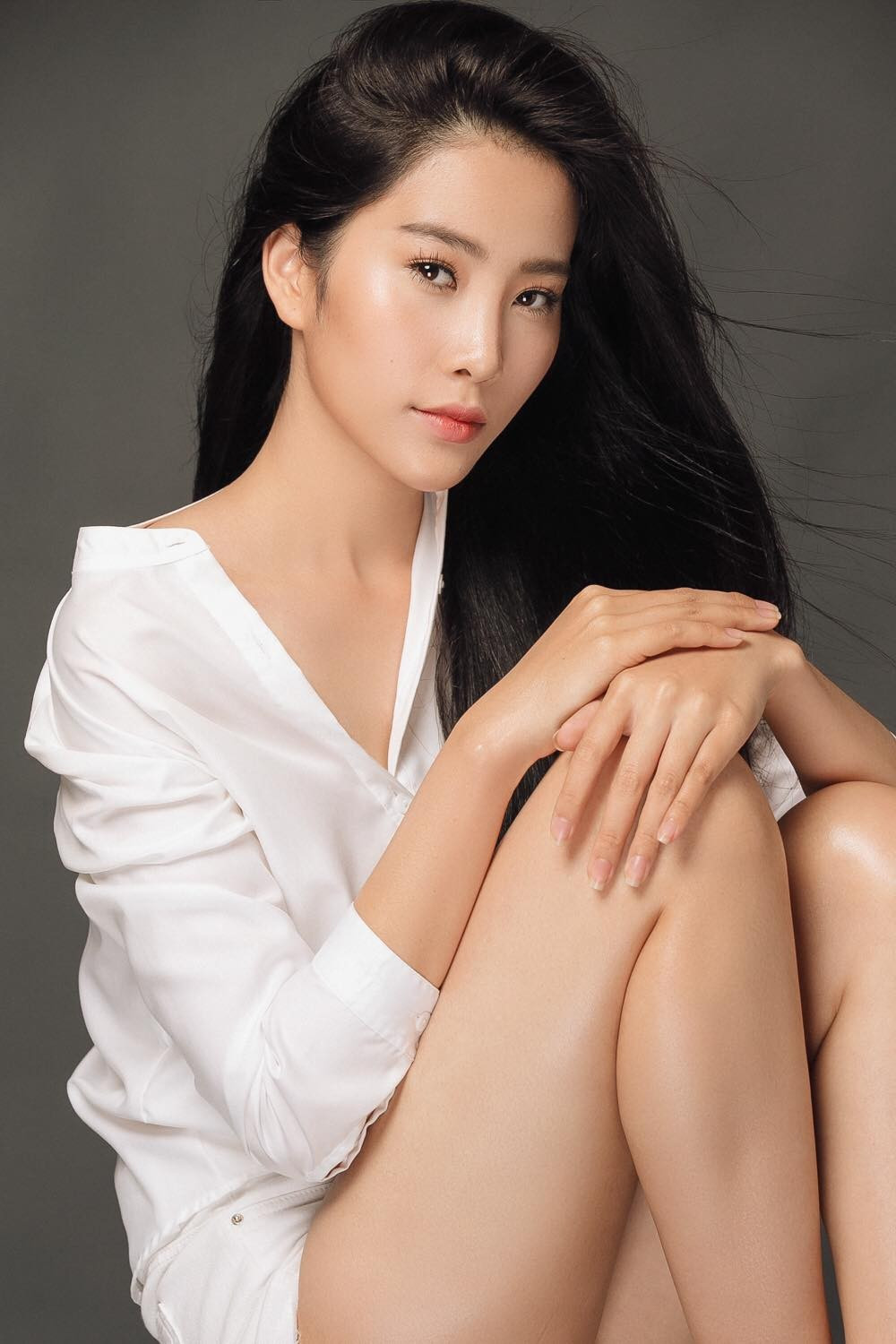 Dường như, mỗi lần xuất hiện của người đẹp sinh năm 1996 vẫn luôn đủ sức tạo nên những cuộc bàn luận chưa có hồi kết trên mạng xã hội.