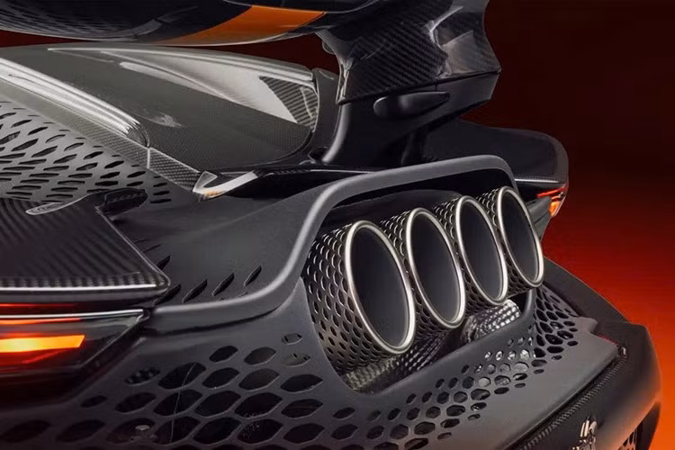 Ngoài cấu hình tiêu chuẩn, hãng siêu xe McLaren còn cung cấp gói thân cho 788HS bằng sợi carbon nhằm tiếp tục giảm trọng lượng cho những khách hàng ưu tiên trải nghiệm trên đường đua.