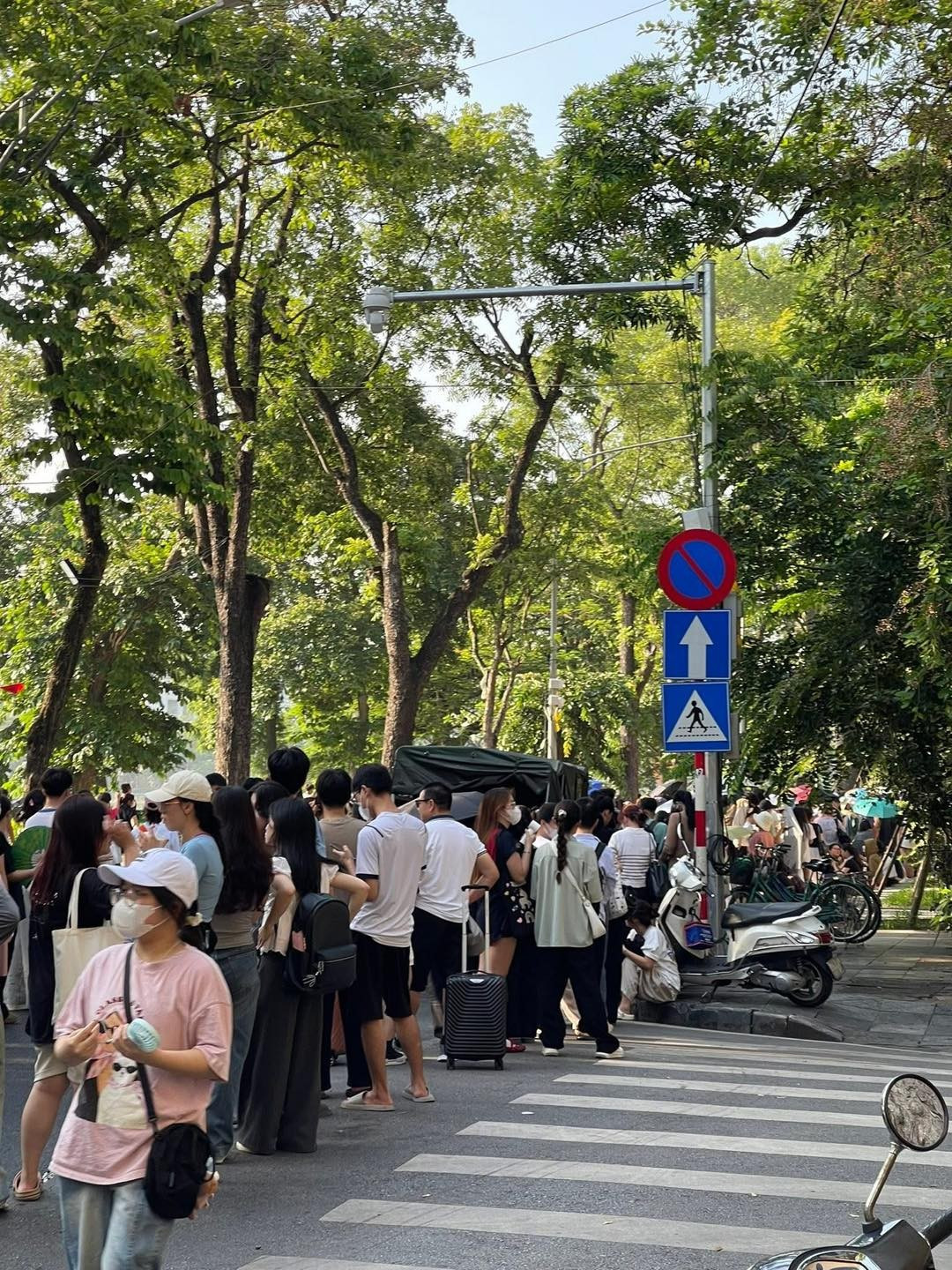 Khung cảnh hàng dài người xếp hàng đổi vé chính là minh chứng rõ nhất cho sự thành công của chương trình, cho thấy rằng những giá trị văn hóa, lịch sử của dân tộc vẫn luôn có sức sống mạnh mẽ trong lòng mỗi người Việt Nam.