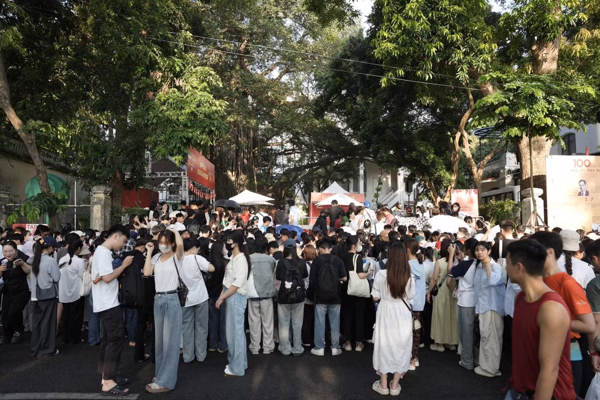 Những giai điệu đi cùng năm tháng, những câu chuyện lịch sử được kể lại qua âm nhạc đã tạo nên một không gian đặc biệt, nơi quá khứ và hiện tại giao thoa tại "concert Quốc gia" này.