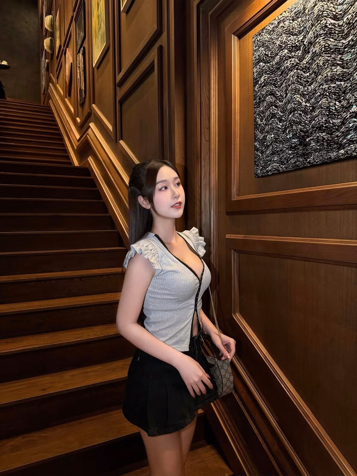 Tên tuổi của Hàn Trang được biết đến nhiều hơn sau khi tham gia các vai diễn tiểu thư nhà giàu trên sóng VTV.