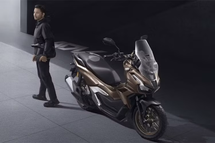 Mới đây PT Astra Honda Motor (AHM) - Công ty liên doanh giữa Honda và đối tác tại Indonesia tiếp tục trình làng bản nâng cấp của dòng xe tay ga địa hình phong cách adventure - Honda ADV 160 2026 mới.