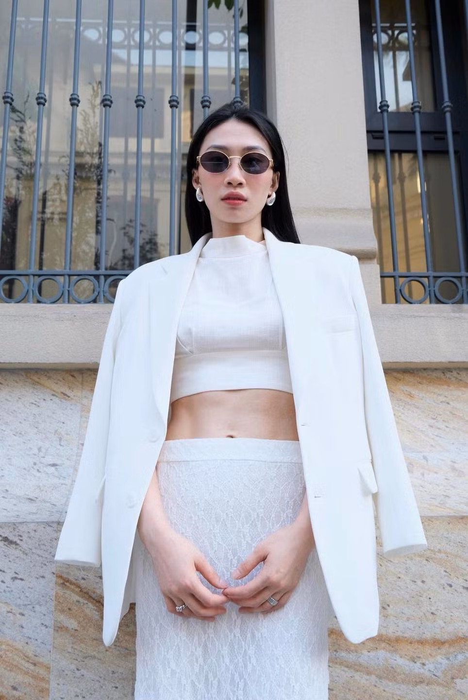 Sở hữu chiều cao đáng mơ ước cùng gương mặt xinh đẹp, tay đập quê Quảng Trị luôn trở thành tâm điểm. Cô là đội trưởng CLB Binh chủng Thông tin, từng có nhiều năm được khoác áo ĐTQG.