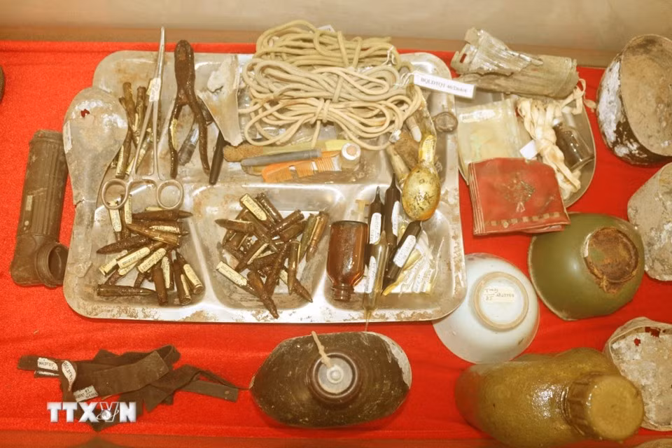 Di vật của liệt sỹ được trưng bày tại Bảo tàng Thành cổ Quảng Trị. (Ảnh: Nguyên Linh/TTXVN)