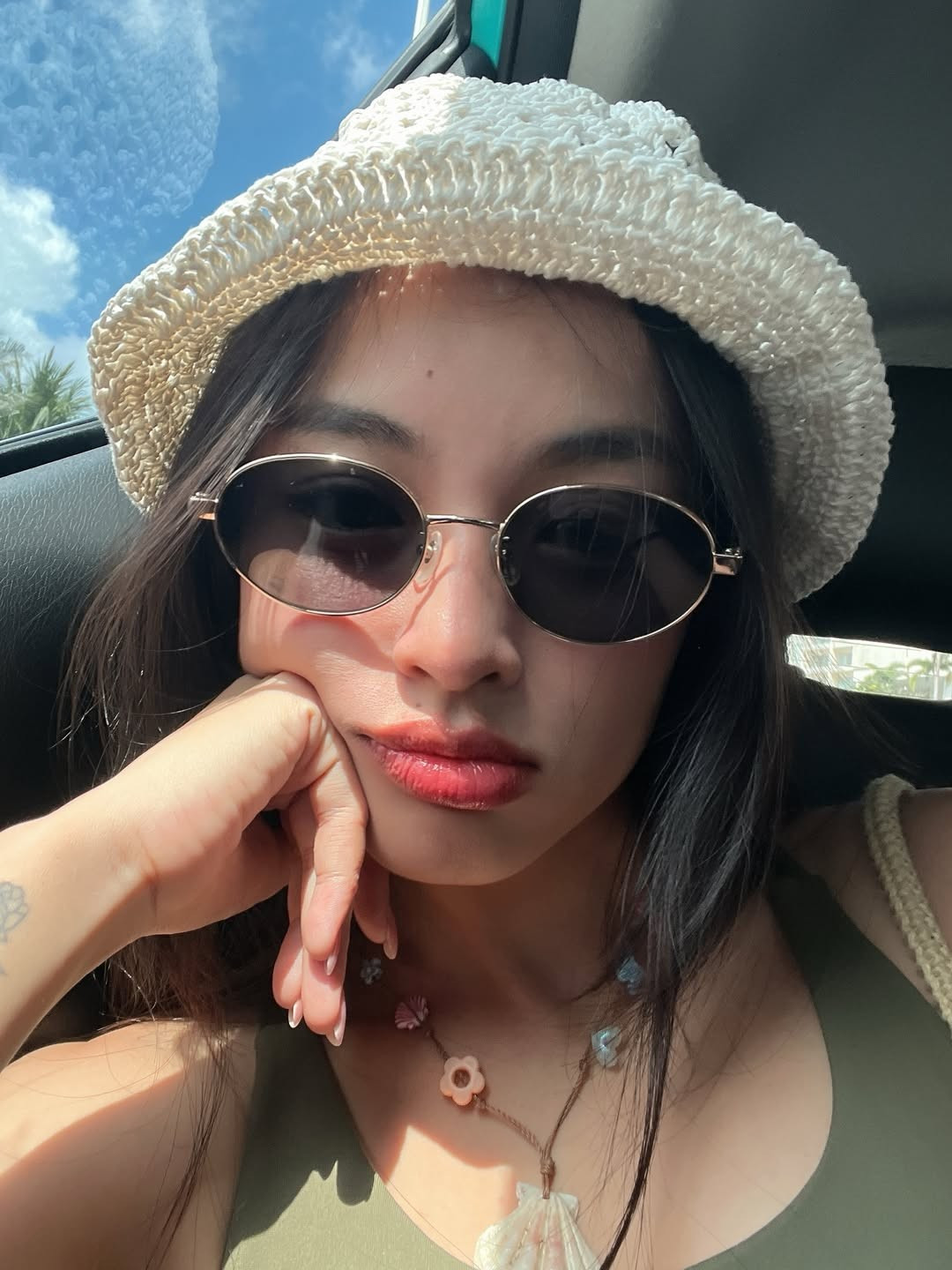 Chuyến nghỉ dưỡng tại Nha Trang không chỉ là khoảng lặng cần thiết để tái tạo năng lượng, mà còn cho thấy một Phạm Nguyễn Lan Thy cân bằng giữa sự nghiệp đang thăng hoa và cuộc sống cá nhân. Với nhan sắc ngày càng mặn mà cùng lựa chọn vai diễn đa dạng, nữ diễn viên được kỳ vọng sẽ tiếp tục tạo dấu ấn mạnh mẽ trên màn ảnh trong thời gian tới.