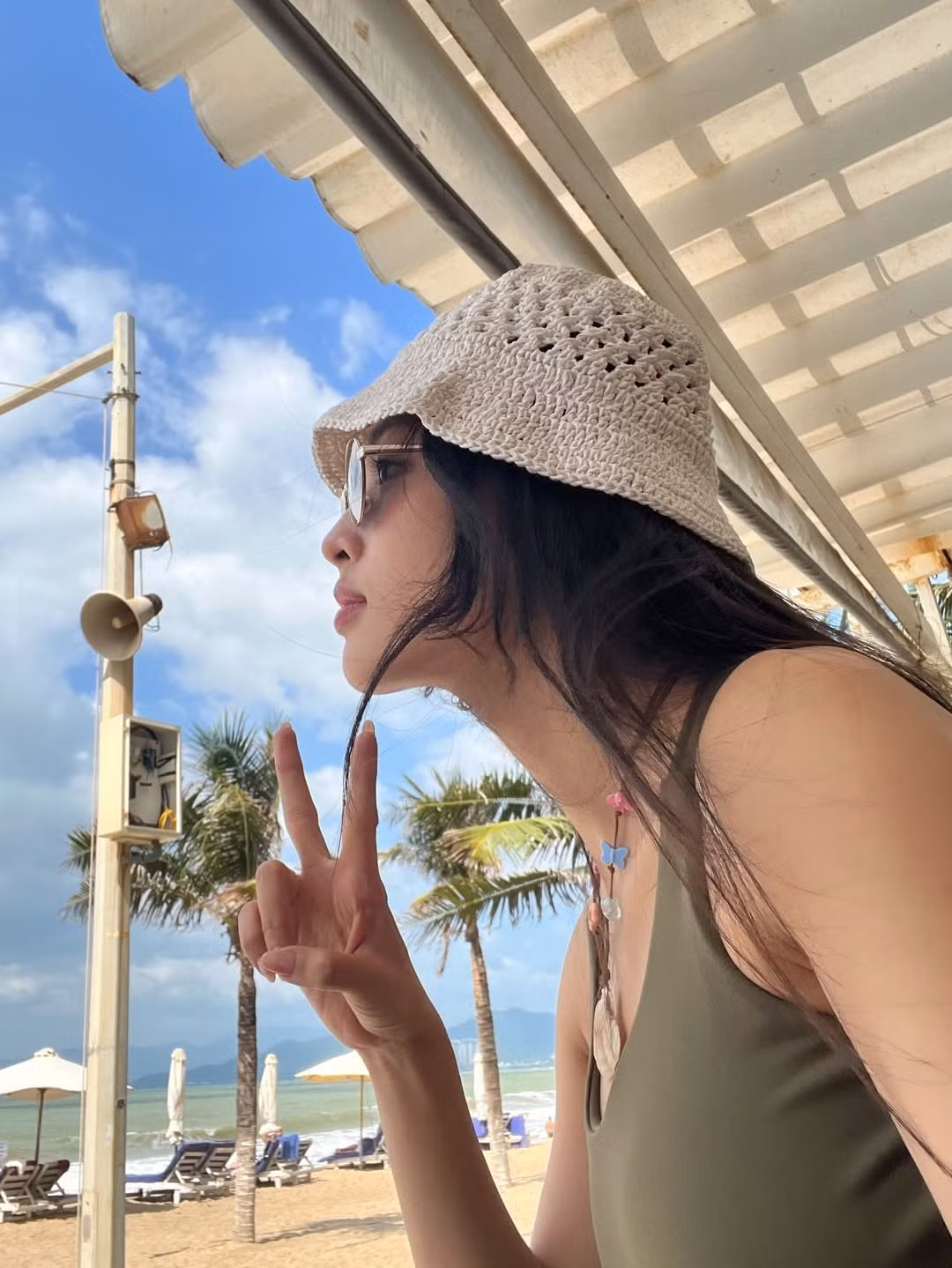 Tháng 10/2025, Lan Thy tiếp tục đảm nhận vai chính trong phim điện ảnh Nhà Ma Xó, nơi cô thể hiện một nhân vật “hỗn”, gai góc và nhiều chiều sâu tâm lý—khác xa hình ảnh thanh thuần từng gắn liền với tên tuổi của cô. Cùng năm, dự án Âm Dương Lộ cũng giúp nữ diễn viên nhận được nhiều lời khen, đặc biệt về nhan sắc mang nét điện ảnh cổ điển, được so sánh với các mỹ nhân Hong Kong như Thư Kỳ hay Củng Lợi.