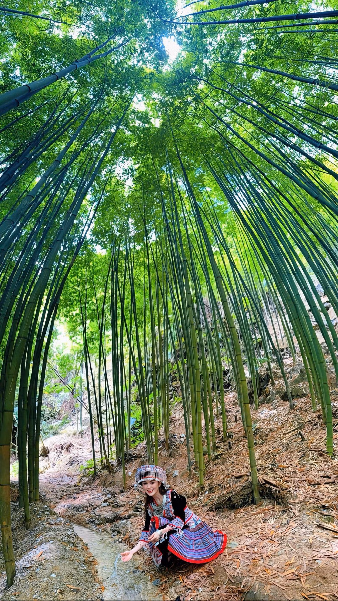 Sự xuất hiện của Trang Nemo tại danh thắng nổi tiếng này mang đến những bức ảnh đẹp mắt.