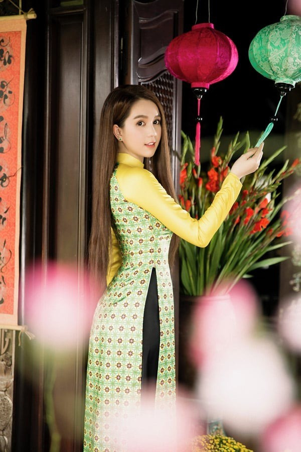 Sau biến cố, Ngọc Trinh có xu hướng sống kín tiếng hơn, tập trung cho công việc, chăm sóc bản thân và định hình lại hình ảnh trước công chúng.