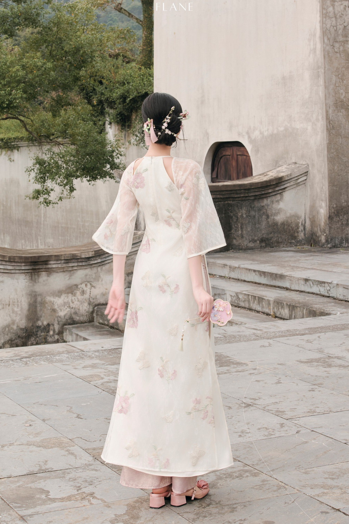 Sau thành công trong vài trò người mẫu, Ngọc Trinh lấn sân sang diễn xuất với các dự án điện ảnh như Vòng eo 56, Chị chị em em 2, đồng thời phát triển mạnh mảng kinh doanh thời trang, mỹ phẩm.