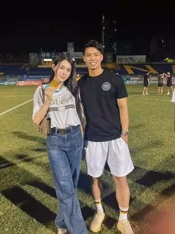 Vừa qua, thông qua phần Story trên trang Instagram cá nhân, hot girl phòng gym Trần Bích Hạnh chia sẻ nhiều thông tin về chuyện tình với cầu thủ Vũ Văn Thanh.