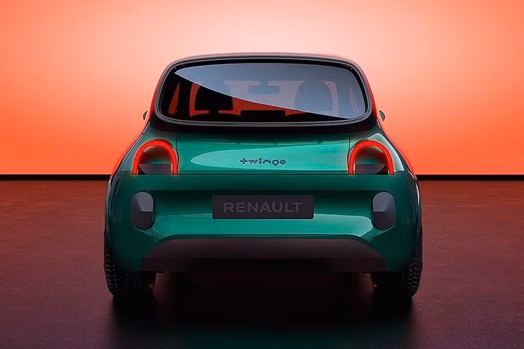 Ngoài ra, nó cũng cạnh tranh với mẫu xe sắp ra mắt Volkswagen ID.Every1 và một mẫu xe anh em chưa được đặt tên của Nissan. Mẫu xe này cũng sẽ cạnh tranh với các đối thủ giá rẻ trong phân khúc B như Fiat Grande Panda và cặp song sinh Citroën e-C3.