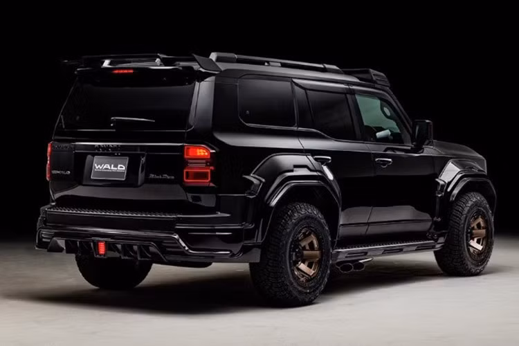 Mẫu xe này dựa trên nền tảng TNGA-F, do đó có chung các chi tiết với Tacoma, 4Runner, J300 Land Cruiser và Lexus LX. Cấu trúc tương tự cũng được sử dụng trên Tundra, Sequoia và Lexus GX.