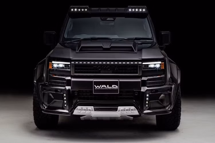 Wald International cho biết gói nâng cấp Black Bison dành cho Land Cruiser 250 không chỉ là thay đổi ngoại hình, mà còn thể hiện tinh thần “mạnh mẽ và khác biệt” - hai yếu tố đã làm nên danh tiếng của hãng độ Nhật Bản suốt nhiều thập kỷ qua.