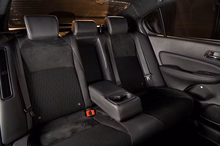 Hiện tại, mẫu xe hybrid rẻ nhất trong danh mục của Honda đang bán ra tại thị trường Việt Nam là HR-V e:HEV RS, có giá 869 triệu đồng, cao hơn đáng kể so với City RS bản xăng.