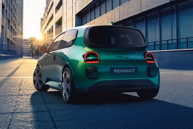 Chỉ có một số thay đổi nhỏ nổi bật, chẳng hạn như tay nắm cửa truyền thống, ốp bánh xe, đèn LED được điều chỉnh đôi chút và cản xe được thiết kế lại với lớp ốp bảo vệ cho nhu cầu sử dụng hàng ngày.