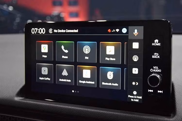 Các nâng cấp đáng chú ý khác bao gồm sạc không dây, hệ thống âm thanh Bose 12 loa (bản e:HEV RS), cổng sạc USB-C tiêu chuẩn, Honda Connect cùng nhiều tính năng bổ sung cho gói hỗ trợ lái an toàn Honda Sensing.