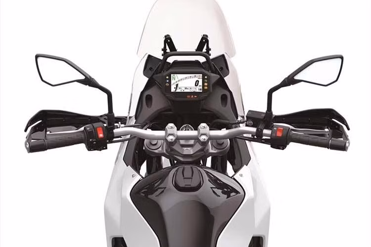 Trọng lượng 194 kg được xem là hợp lý trong nhóm hai xi-lanh hạng trung, còn bình xăng dung tích 16 lít đáp ứng tốt nhu cầu di chuyển đường dài mà không cần dừng tiếp nhiên liệu quá thường xuyên.