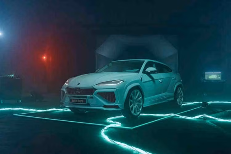 Brabus được biết đến là hãng chuyên độ các mẫu xe của Mercedes-Benz và Porsche, nay hãng đã phá vỡ truyền thống khi lần đầu tiên thực hiện gói độ trên siêu SUV Lamborghini. Đối với Brabus, dự án độ Urus Performance này đánh dấu kỷ nguyên “hyper-SUV” mới của hãng.