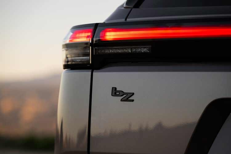 Rõ ràng Toyota không chỉ “thêm phụ kiện”, mà đang tạo ra một biến thể BEV hướng tới nhóm khách hàng yêu thích camping, trekking và du lịch dã ngoại.