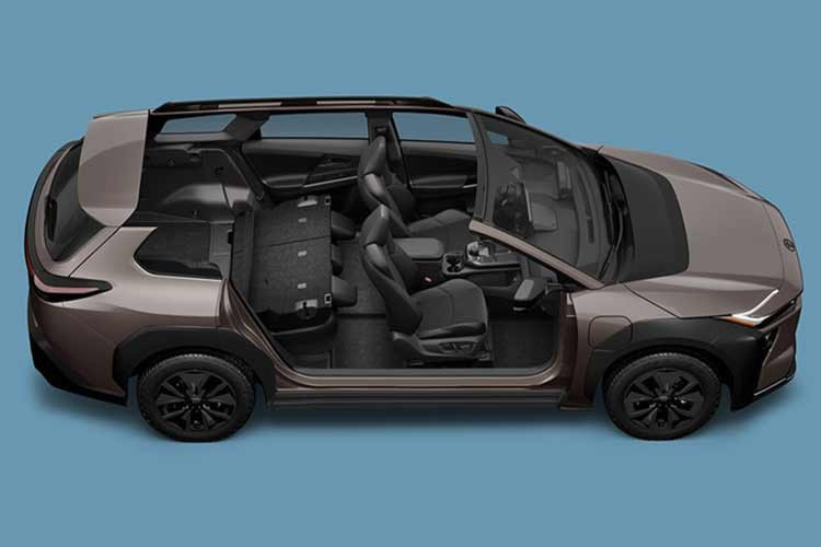 Toyota bZ Woodland sử dụng cấu hình hai mô-tơ điện trước sau (dual-motor AWD) cho tổng công suất hệ thống 375 mã lực (≈ 280 kW) trở thành mẫu bZ mạnh nhất từng được Toyota giới thiệu. Khả năng tăng tốc: 0–96 km/h trong 4,4 giây.