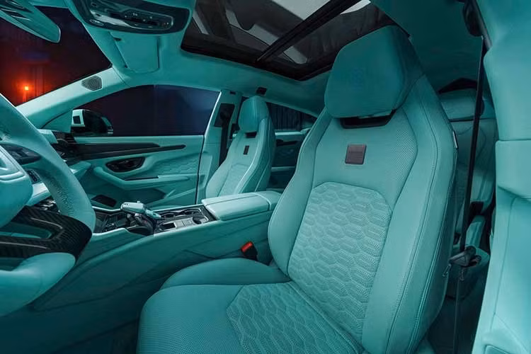 Dưới nắp capo của SUV Lamborghini Urus SE plug-in hybrid, các kỹ sư Brabus áp dụng gói nâng cấp PowerXtra LG40-900 cho động cơ V8 twin-turbo 4.0 lít.