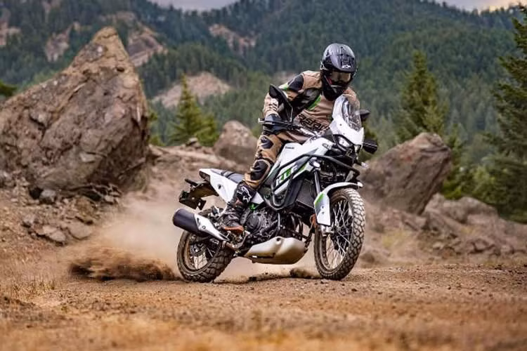 Tại thị trường Thái Lan, Kawasaki KLE500 được bán ra với mức giá từ 199.000 baht (tương đương khoảng 166 triệu đồng). Dự đoán, mẫu xe này sẽ sớm được phân phối chính hãng tại Việt Nam trong năm 2026 này.