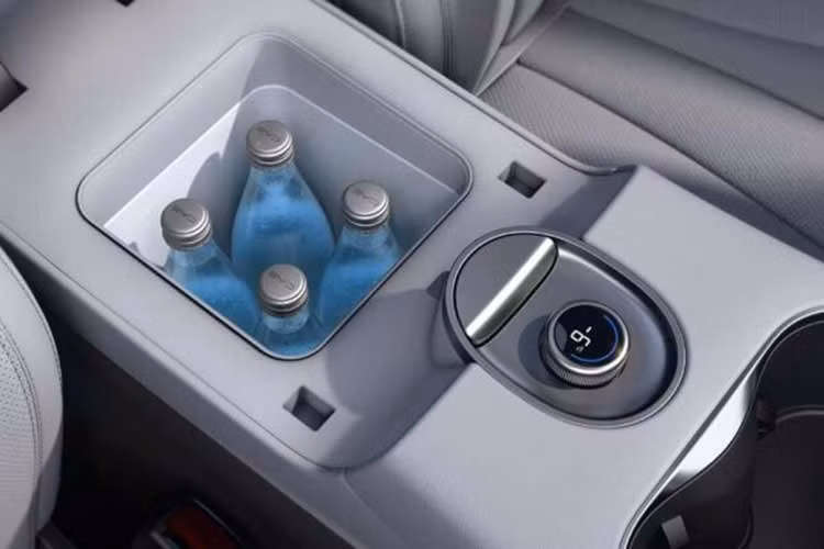 Công nghệ cảm biến LiDAR này giúp xe tăng cường khả năng nhận diện vật thể và hỗ trợ lái bán tự động chính xác hơn trong nhiều điều kiện giao thông phức tạp, củng cố vị thế dẫn đầu của hãng trong cuộc đua xe thông minh.