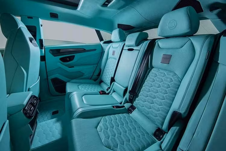 Động cơ điện 192 mã lực giữ nguyên, nhưng động cơ đốt trong được tối ưu để đẩy tổng công suất hệ thống lên 900 mã lực và mô-men xoắn đạt 1.050 Nm.