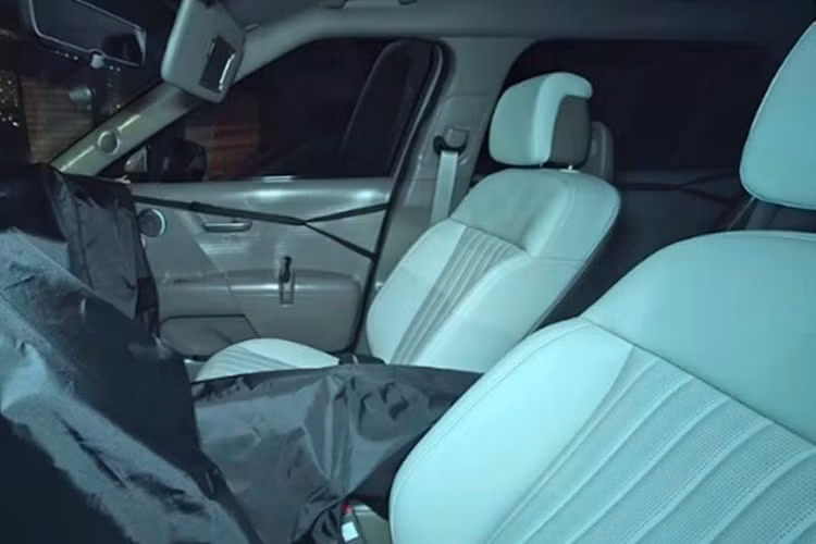 Về động cơ của Tucson 2027, hãng xe Hyundai vẫn chưa công bố thông tin chính thức. Tuy nhiên, các tùy chọn động cơ xăng tăng áp dung tích nhỏ và hệ truyền động hybrid gần như chắc chắn sẽ góp mặt.