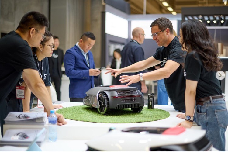 Hiện tại, mẫu xe dự kiến ​​ra mắt tại CES 2026 vẫn đang trong giai đoạn xem trước. Thông tin chi tiết hơn dự kiến ​​sẽ được công bố gần thời điểm diễn ra sự kiện hoặc thông qua các thông báo chính thức tiếp theo trước khi ra mắt thị trường theo kế hoạch.