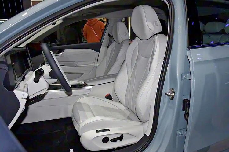 View - Cận cảnh Volkswagen Passat ePro "ăn xăng như ngửi" đấu Toyota Camry | Báo Tri thức và Cuộc sống - TIN TỨC PHỔ BIẾN KIẾN THỨC 24H