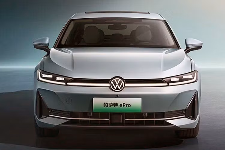 Tại Việt Nam, Volkswagen Passat từng được bán như đối thủ cạnh tranh của Toyota Camry và Honda Accord. Tuy nhiên, do doanh số không đạt kỳ vọng vì giá cao và thương hiệu không phổ biến như các đối thủ, mẫu xe này đã bị ngừng bán ở Việt Nam vào năm 2022.