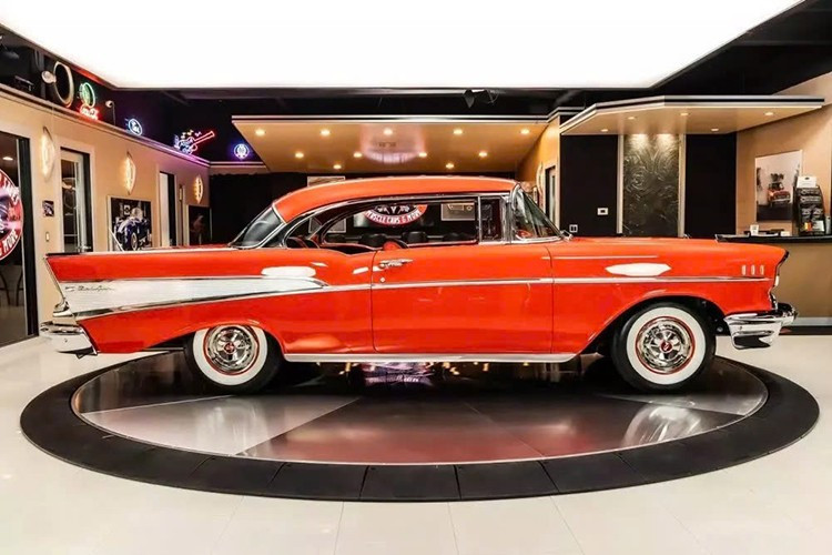 Với kiểu dáng vô cùng đẹp mắt, chiếc xe này được xem là nền tảng được ưa chuộng cho vô số xe độ lại và khi mới ra mắt, Chevrolet thậm chí còn cung cấp cho người mua tùy chọn một số động cơ mạnh mẽ đến bất ngờ.