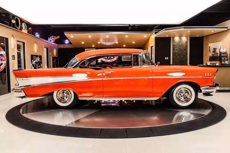 Với kiểu dáng vô cùng đẹp mắt, chiếc xe này được xem là nền tảng được ưa chuộng cho vô số xe độ lại và khi mới ra mắt, Chevrolet thậm chí còn cung cấp cho người mua tùy chọn một số động cơ mạnh mẽ đến bất ngờ.