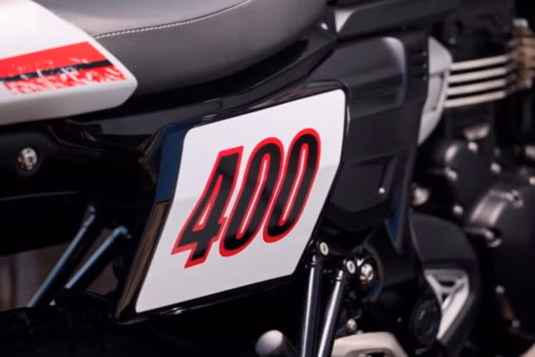 Về hiệu suất, Tracker 400 trang bị động cơ TR series 398cc, làm mát bằng chất lỏng, xy-lanh đơn 4 van DOHC, sản sinh công suất 42 PS và mô-men xoắn 37,5 Nm, kết hợp hộp số 6 cấp cùng ly hợp trợ lực và chống trượt.
