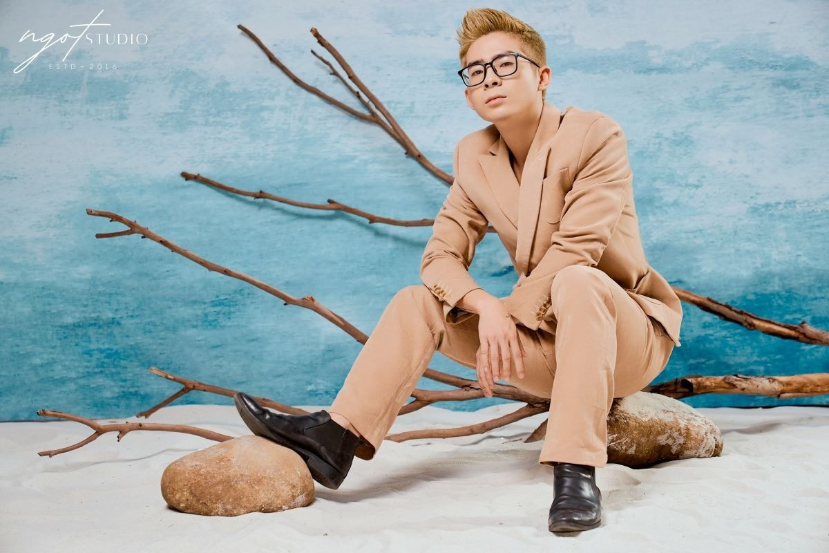 Bách Khỉ (tên thật: Hà Quang Bách, sinh năm 1999) sở hữu 2,1 triệu follow trên kênh TikTok, 100.000 người theo dõi Facebook cá nhân.