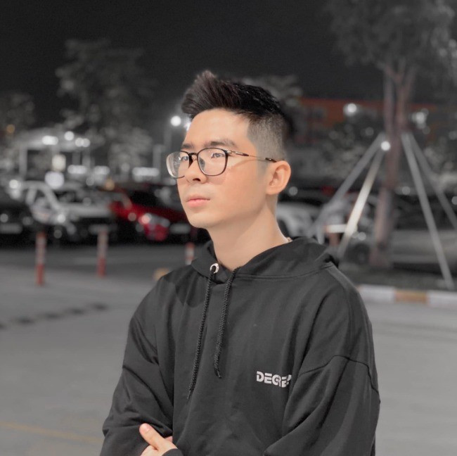 Cuối năm 2024, Bách Khỉ từng gây tranh cãi khi "cosplay" hình ảnh ca sĩ Chi Dân bị bắt về tội Tổ chức sử dụng trái phép chất ma túy. Bức ảnh nam TikToker mặc chiếc áo màu xanh, tạo dáng giống Chi Dân trong bức ảnh cơ quan điều tra công bố khiến nhiều người cho rằng anh cố tình ăn theo sự kiện để câu view.