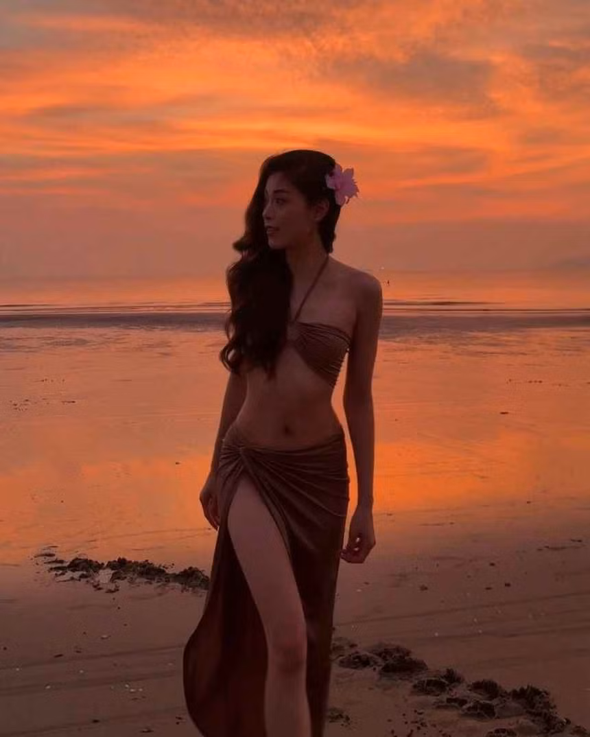 Trong những bức ảnh được đăng tải, Thu Huyền tự tin phô diễn vóc dáng nuột nà, cân đối với số đo ba vòng chuẩn mực.