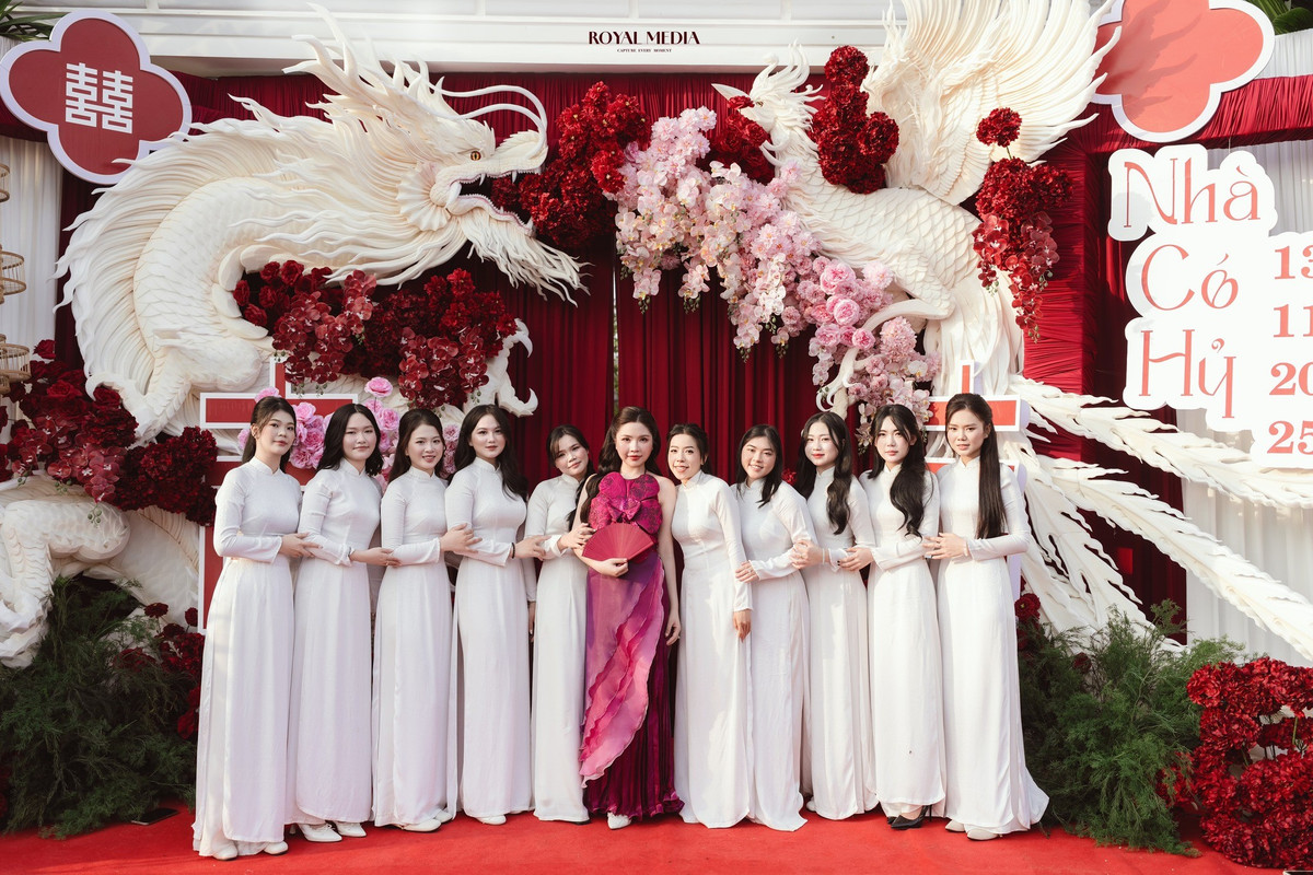 Với phong cách chơi thông minh và tinh thần trách nhiệm cao, Minh Khoa là một trong những tiền vệ trẻ triển vọng của bóng đá Việt Nam.