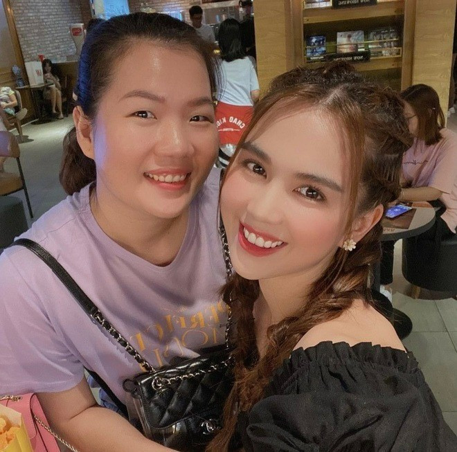 Những hình ảnh hậu trường, mộc mạc nhưng tràn đầy năng lượng tích cực của Ngọc Trinh và Thúy Kiều như thế này luôn nhận được sự quan tâm lớn từ người hâm mộ.