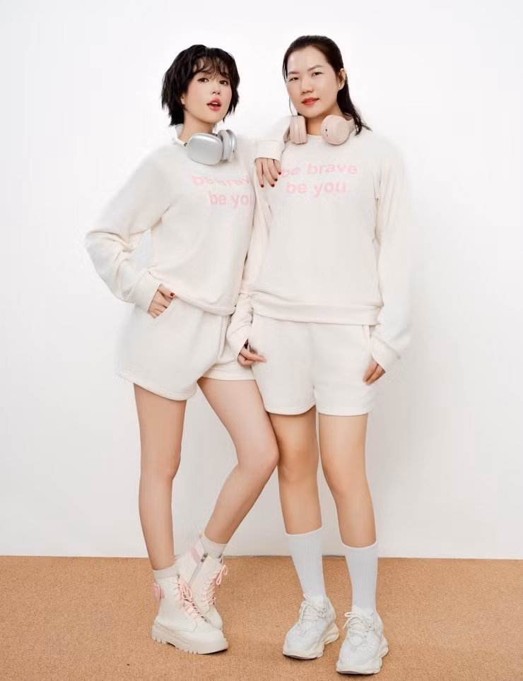 Từ một người mẫu gây tranh cãi, Ngọc Trinh giờ đây đã xây dựng được hình ảnh thương hiệu cá nhân vững chắc, trở thành một trong những gương mặt “vàng” trong ngành thương mại điện tử giải trí.