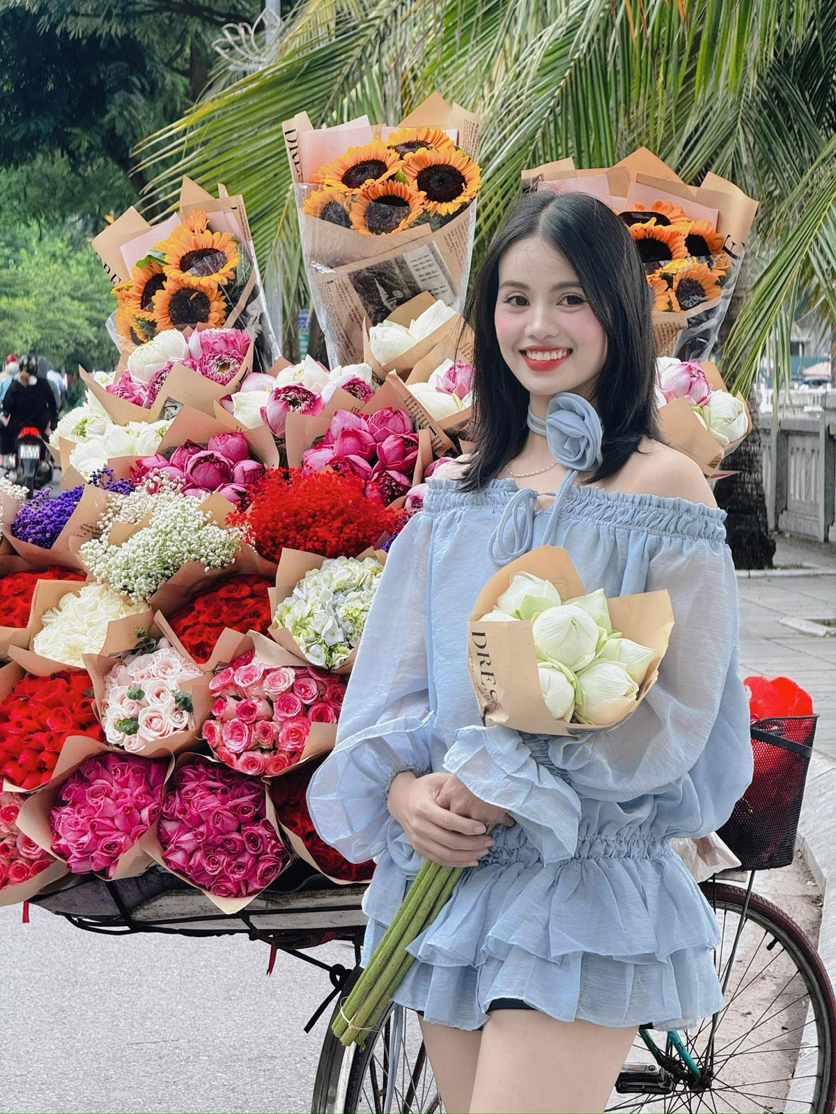 Bên cạnh sự tập trung, bản lĩnh trên sân bắn, Ánh Nguyệt còn ghi điểm với hình ảnh đời thường giản dị, tích cực và truyền cảm hứng cho nhiều bạn trẻ yêu thể thao.