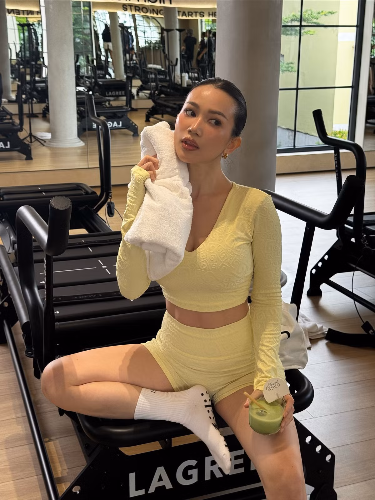 Trong những năm gần đây, Sĩ Thanh dành nhiều thời gian cho bản thân hơn sau thời gian dài hoạt động nghệ thuật dày đặc.