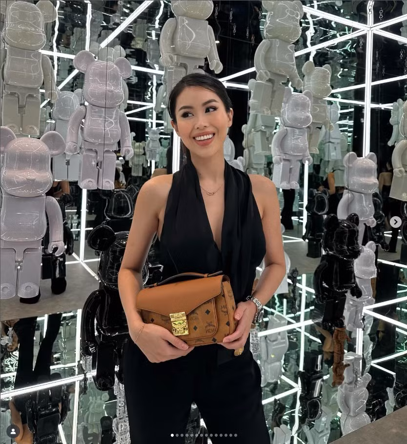 Nhiều năm nay, Tiên Nguyễn không chỉ nổi tiếng trong giới thượng lưu mà còn cả trên MXH với 252k người theo dõi Instagram. Cô được biết đến và hâm mộ nhờ ngoại hình xinh đẹp, gu thời trang sang chảnh và cuộc sống thượng lưu trong mơ.