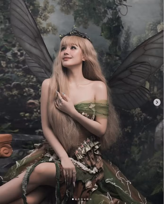 Xoài Non (tên thật là Phạm Thùy Trang, sinh năm 2002) là một người mẫu ảnh kiêm influencer nổi tiếng trên mạng xã hội.