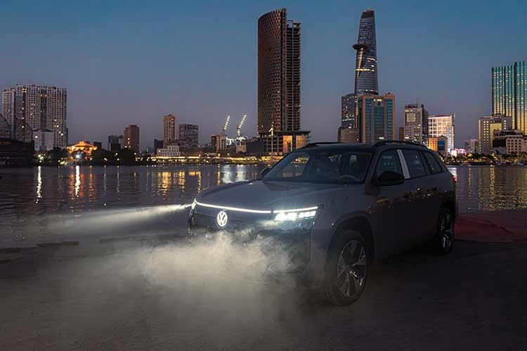 Chính sách bảo hành Volkswagen Teramont Pro 2026 tại Việt Nam được áp dụng là 3 năm hoặc 100,000km. Quà tặng khai xuân cho khách hàng là 3 năm bảo dưỡng miễn phí (OCP 3 lần). Xe dự kiến được ra mắt chính thức vào cuối tháng 3/2026. Xem chi tiết Volkswagen Teramont Pro tại đây.