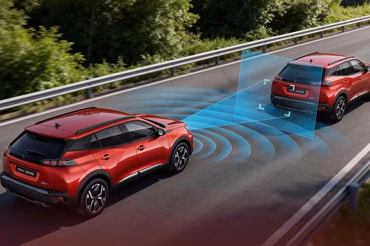 So với các đối thủ ở phân khúc, giá xe Peugeot 2008 tại thị trường Việt Nam vẫn ở mức cao hơn, nhưng với sự xuất hiện của phiên bản Iconic khoảng cách này đã được thu hẹp khá nhiều.