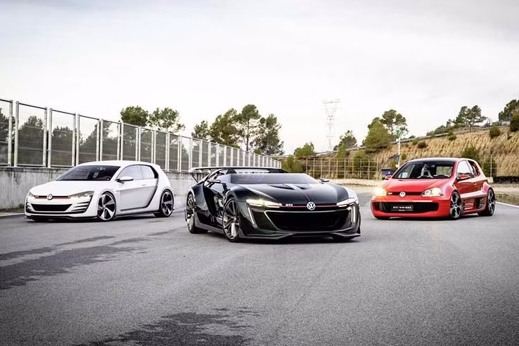 Volkswagen GTI vừa kỷ niệm 50 năm GTI theo một cách riêng, hãng đã công bố bộ sưu tập ảnh khổng lồ về những concept đáng chú ý nhất của dòng xe kinh điển này. Không có thông cáo báo chí quy mô, không concept mới, không xe sản xuất mới.