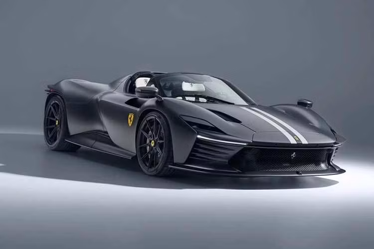 Sau Monza SP1 và Monza SP2, Daytona SP3 là siêu phẩm đầu bảng thuộc dải sản phẩm Icona Series mô phỏng theo các mẫu xe biểu tượng của Ferrari. Novitec là một trong số ít hãng độ công bố gói nâng cấp can thiệp hiệu suất của siêu xe này nhờ vào cấu hình động cơ V12 hút khí tự nhiên.